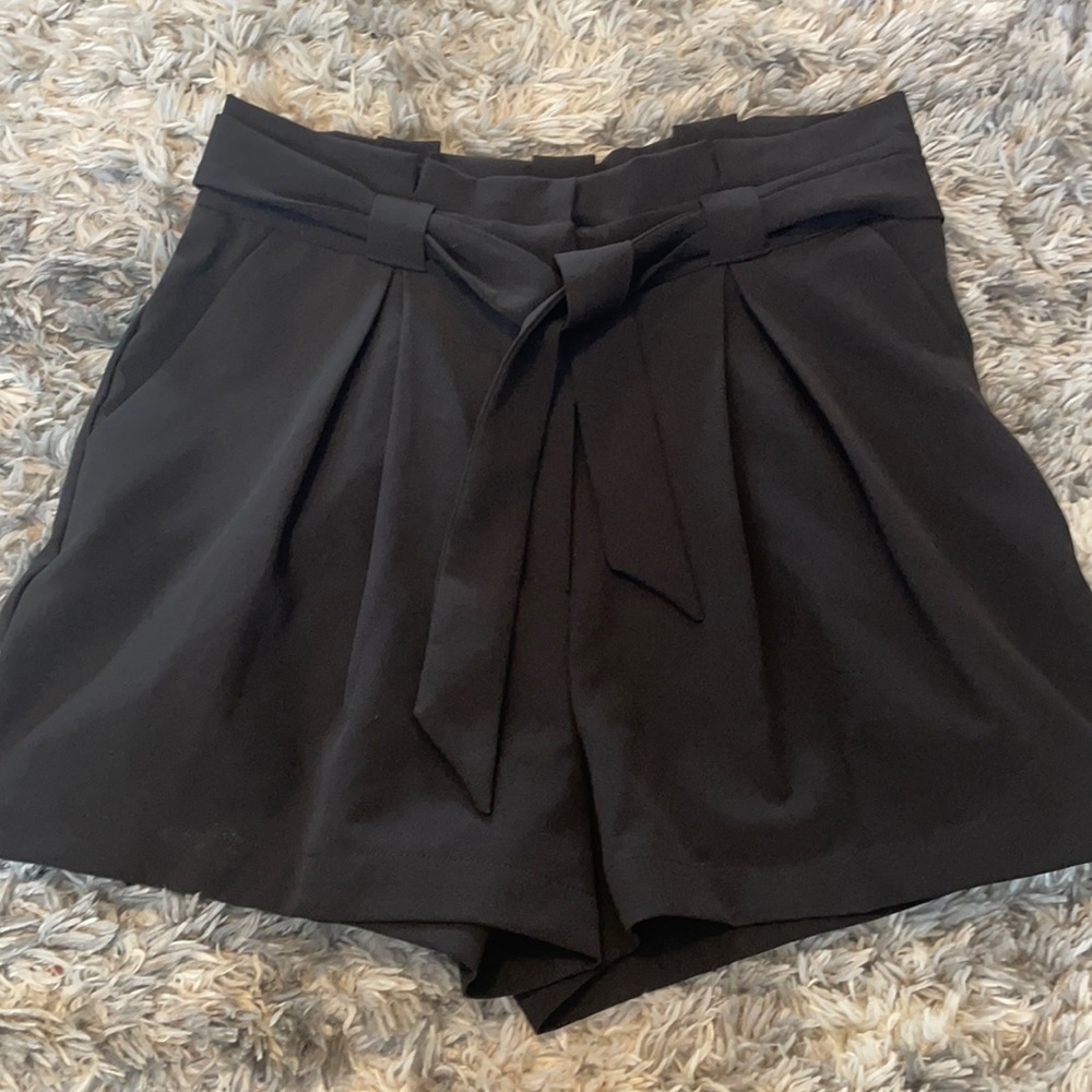 Adorable tie front shorts